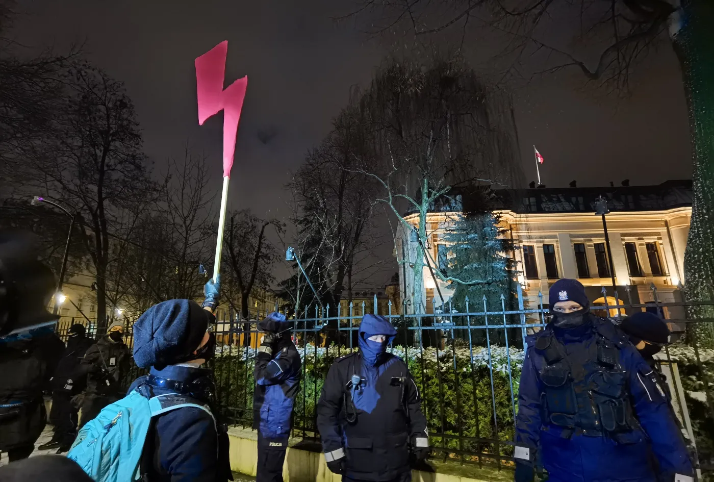 Protest po publikacji wyroku ws. aborcji. Strajk Kobiet: Wśród zatrzymanych Klementyna Suchanow [ZOBACZ ZDJĘCIA]