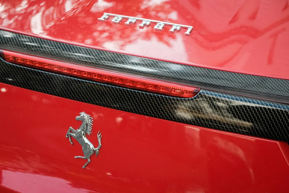 Chroniony wygląd całego ferrari i jego elementów
