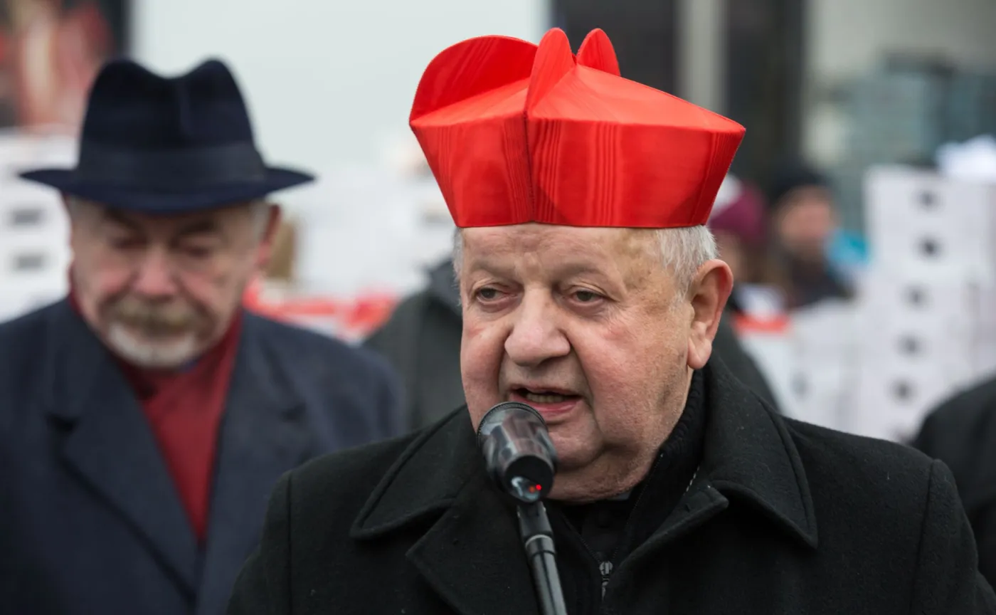 Nie będzie śledztwa ws. kard. Dziwisza. Sąd podtrzymał decyzję prokuratury