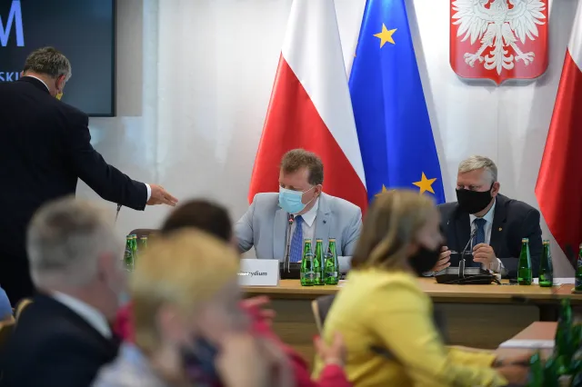 Ustawa anty-TVN. Sejmowa komisja przyjęła projekt z poprawkami Suskiego i Kukiz'15