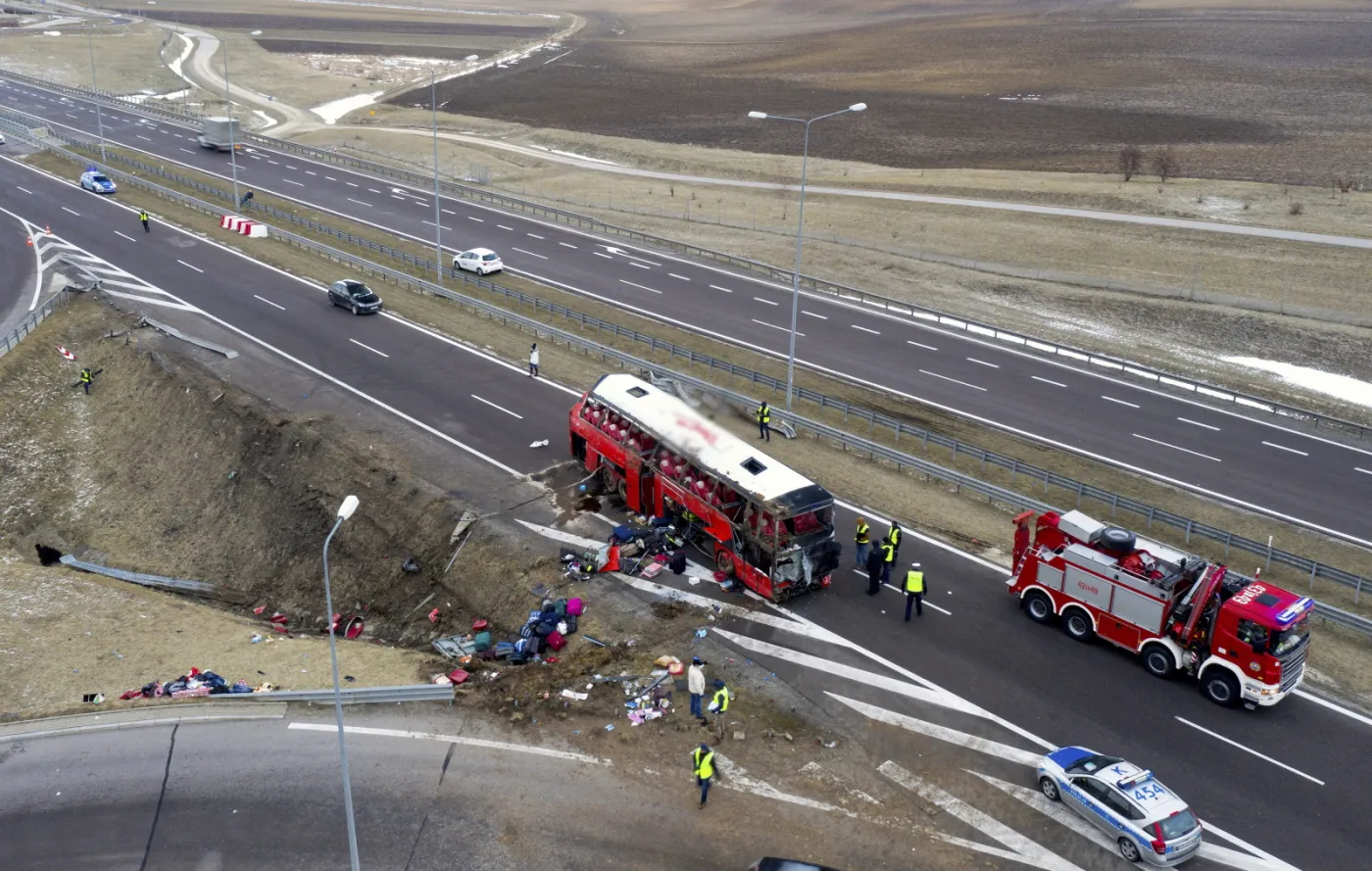 Wypadek autobusu na A4. Są ofiary. Śledztwo będzie prowadzone w kierunku katastrofy w ruchu lądowym