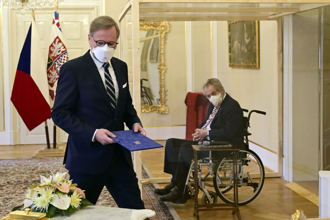 Prezydent Zeman mianował premierem Petra Fialę