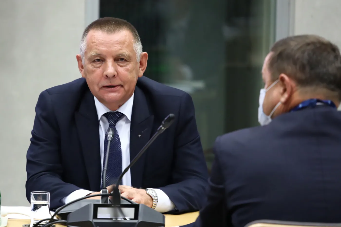 NIK negatywnie o wyborach korespondencyjnych. Banaś uderza w Morawieckiego i Dworczyka