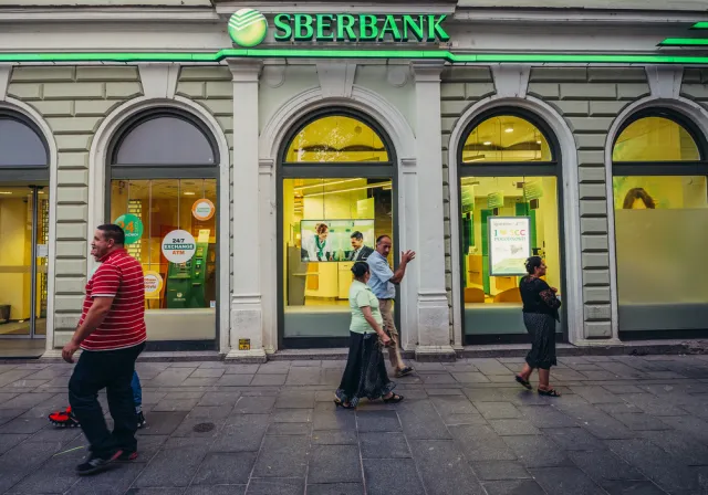 Konsekwencje sankcji: Moskiewska giełda trzeci dzień z rzędu nie wznowi handlu akcjami. Sbierbank opuszcza rynek europejski
