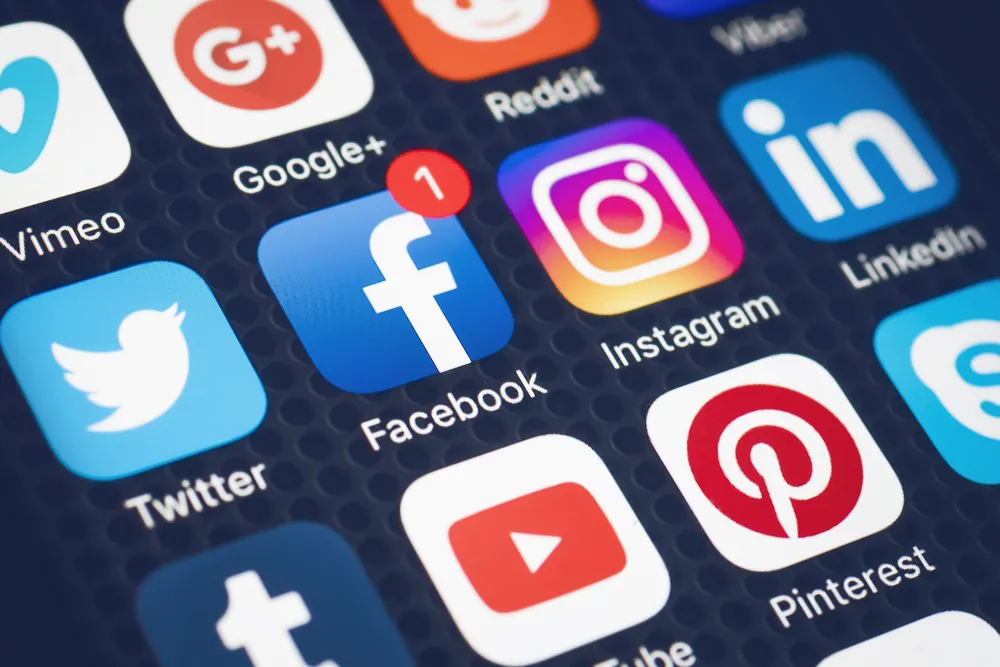 Dni prawdy dla Facebooka, Twittera i innych
