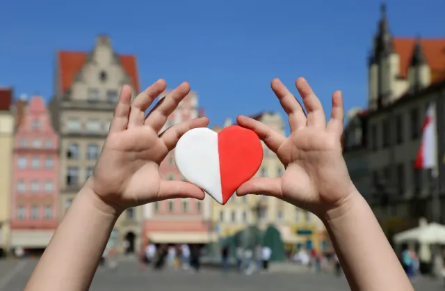 Obywatelstwo polskie - jak je uzyskać, co z dziećmi. Potrzebne informacje na temat procedury [GALERIA]
