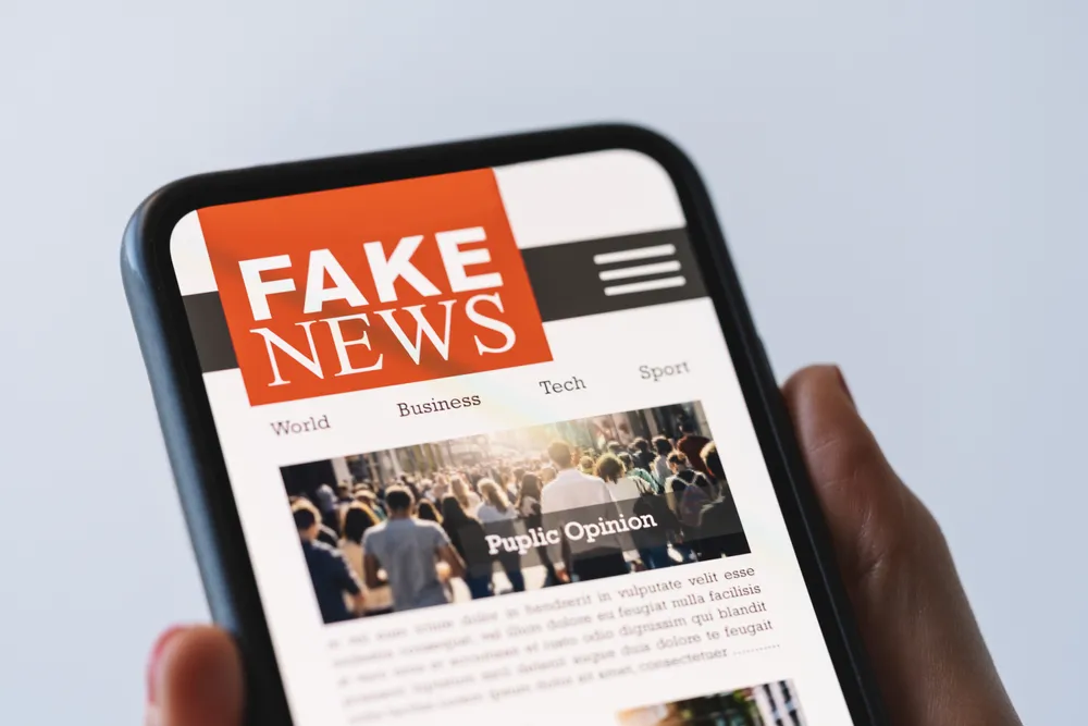 Indie chcą walczyć z "fake newsami". O tym, czy informacja jest fałszywa, ma decydować urzędnik