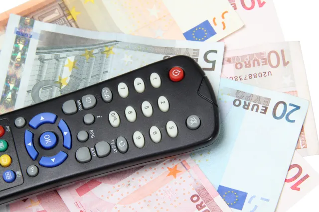 8 pytań o abonament RTV: Czy obowiązuje posiadaczy tabletów? Ile wynosi w 2014 roku? Jaka kara grozi nam za niezarejestrowanie odbiornika?