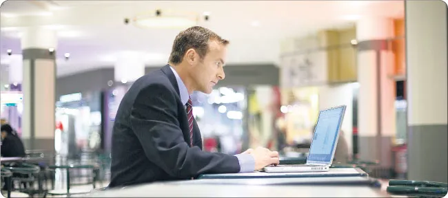 Głównym celem ataków hakerów stali się teraz biznesmeni wykorzystujący do pracy smartfony oraz laptopy z bezprzewodowym dostępem do internetu. Często nie mają żadnych systemów bezpieczeństwa