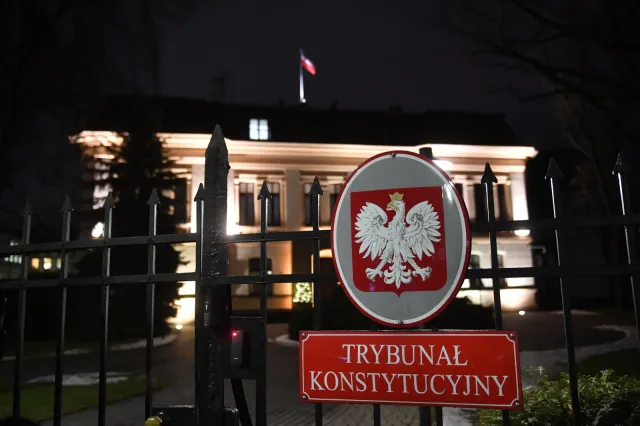 Rzecznik KSP: W czwartek trzy osoby wtargnęły na teren Trybunału Konstytucyjnego. 14 zatrzymanych