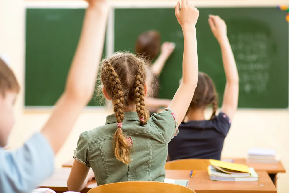 ZNP: Kilkadziesiąt tysięcy nauczycieli nie dostało obiecanych podwyżek. MEN uspokaja