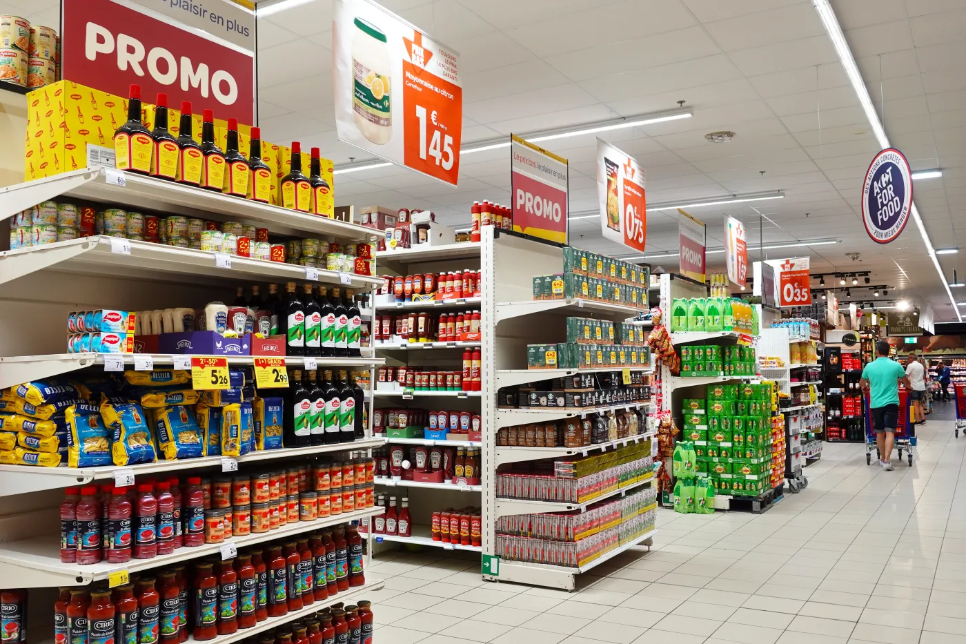 Czy jest podstawa do innego traktowania Polaków niż Francuzów? [WYWIAD]
