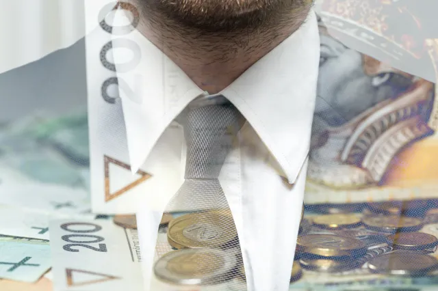 6 osób zatrzymanych wz. z łapówkami na 50 tys. zł i 500 tys. euro