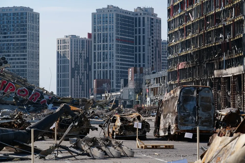 Kyiv,,Ukraine,,April,15,,2022:,Cars,Burned,By,Russian,Missile.