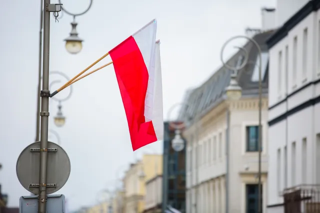 Marsz Niepodległości 2023. Przy rondzie Dmowskiego gromadzą się uczestnicy