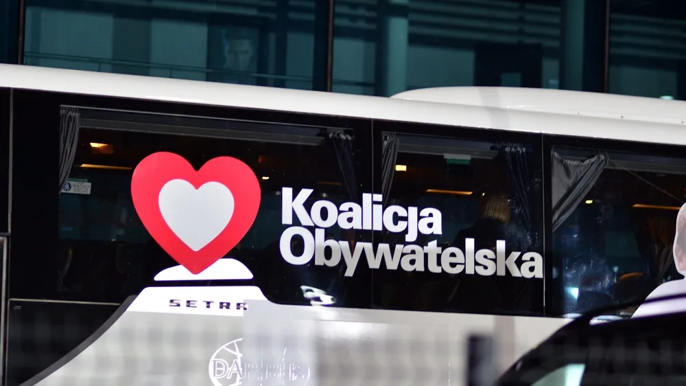 W KO decyzja ogółu, w PiS prezesa