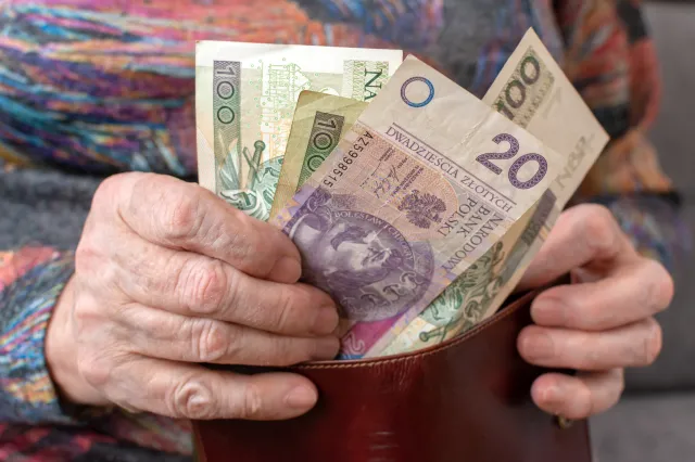 Seniorzy rzadko korzystają z pomocy społecznej. Czas to zmienić [WYWIAD]