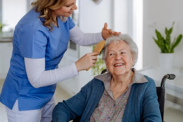 Emeryci otrzymają do 2150 zł. Rząd szykuje specjalny bon dla seniorów