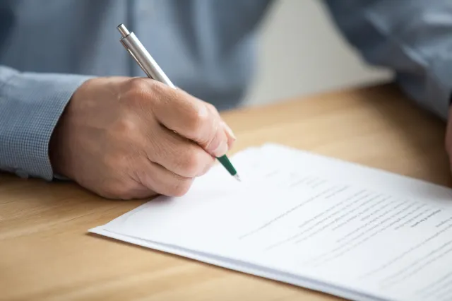 Prawo spadkowe. Kto dziedziczy po bezdzietnym? Jak powinien wyglądać testament?