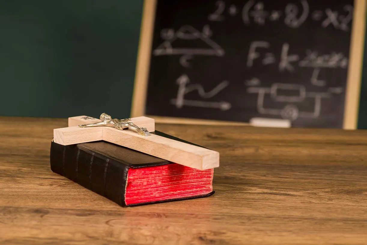 Religia będzie obowiązkowa w szkołach od 1 września 2025 r?