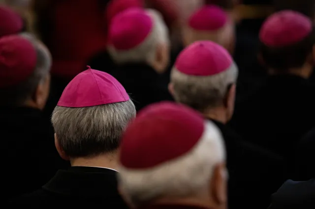 "Jeśli MEN podtrzyma wytyczne w sprawie religii, Kościół podejmie kroki prawne". Episkopat komentuje wyrok TK