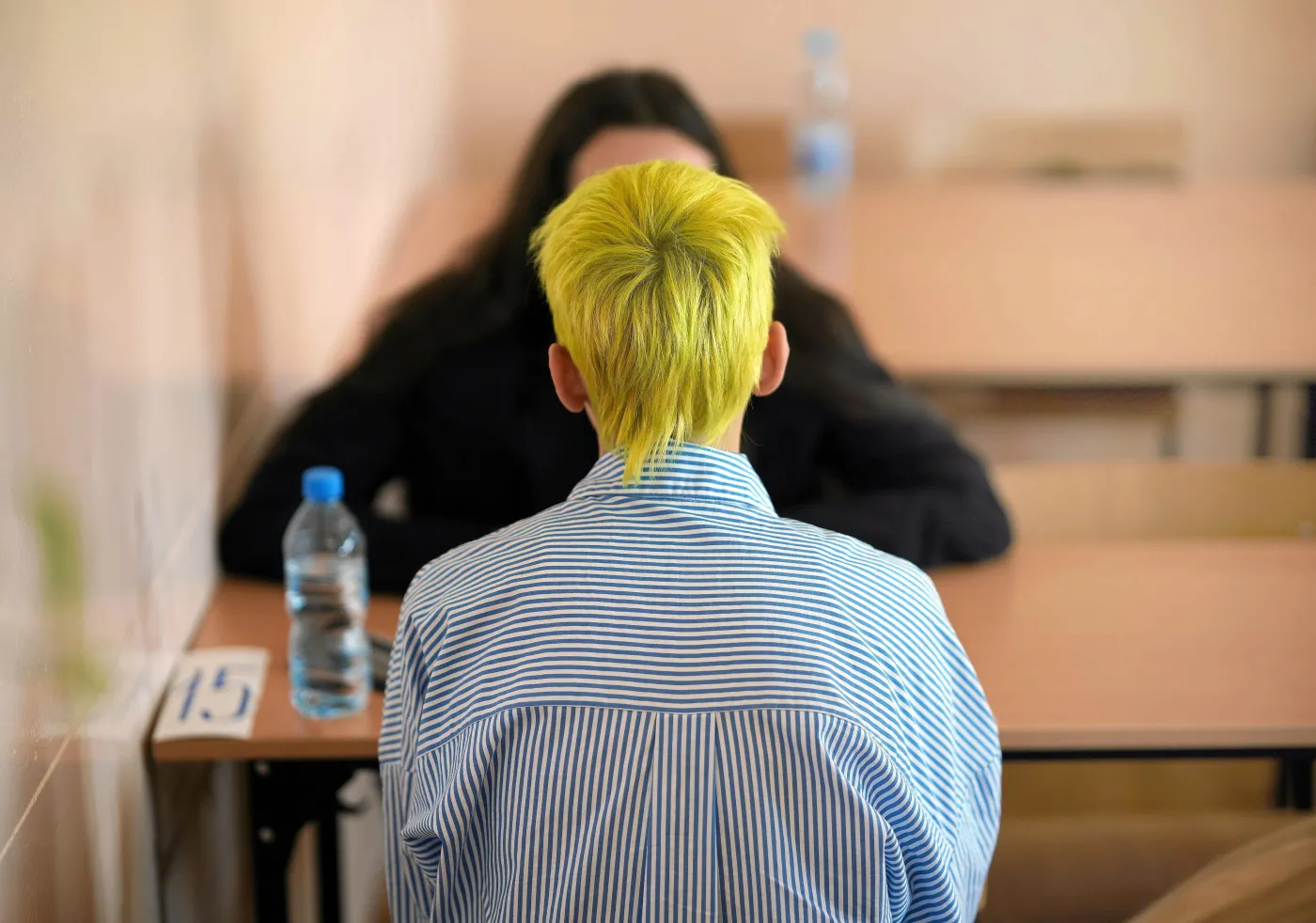 "Od maturzystów systemowo nie wymaga się myślenia, nie stawia się na erudycję". Czym jest a czym powinna być matura? [WYWIAD]