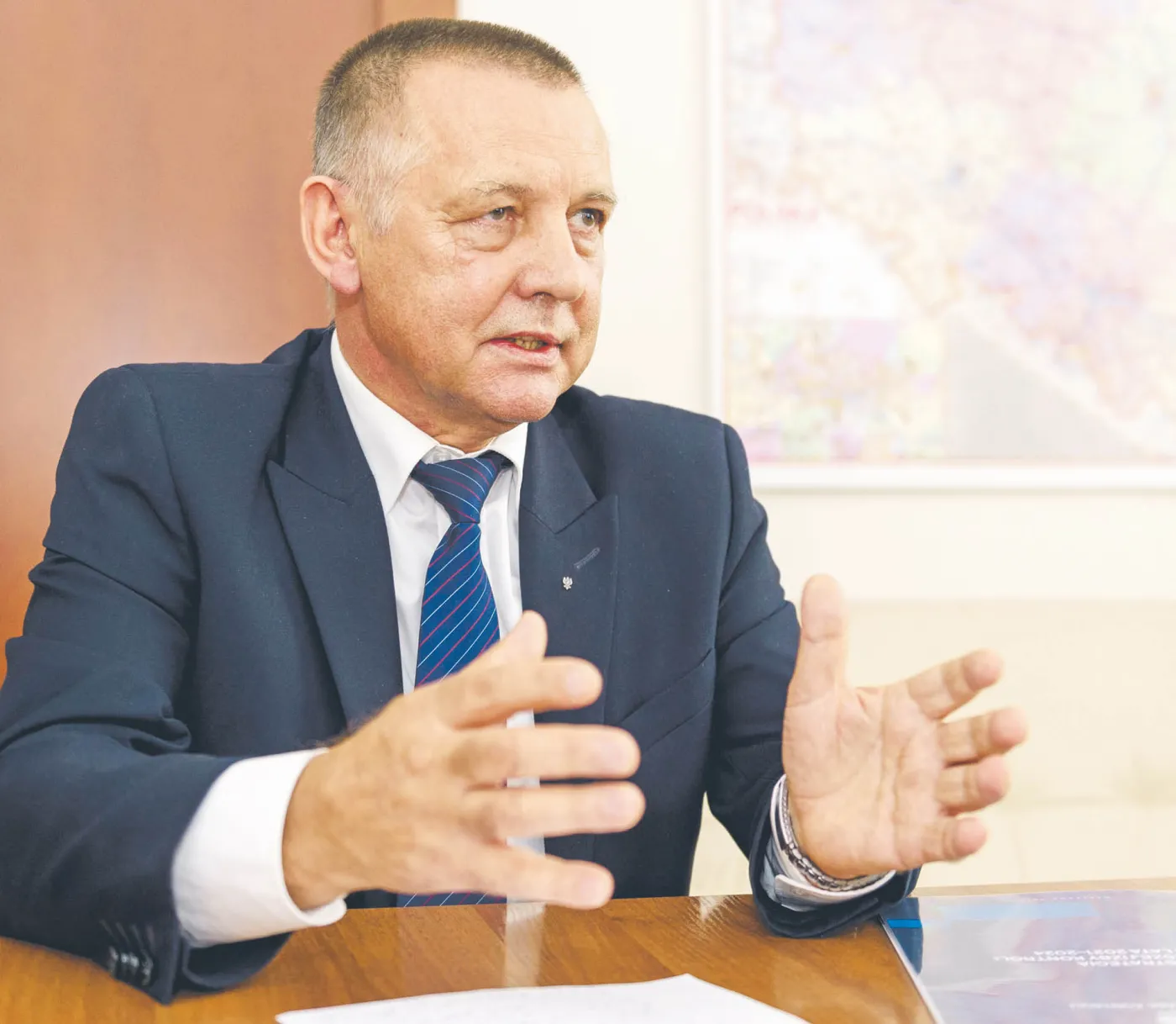 Banaś: Jeśli ktoś jest na wojnie, to rządzący. Tańsze paliwo na Orlenie to działanie stricte polityczne [WYWIAD]