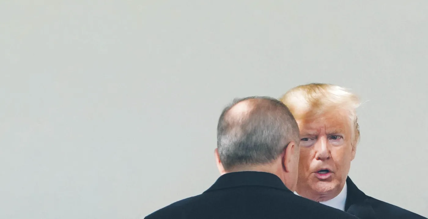 Szczyt NATO w cieniu szantażu i impeachmentu