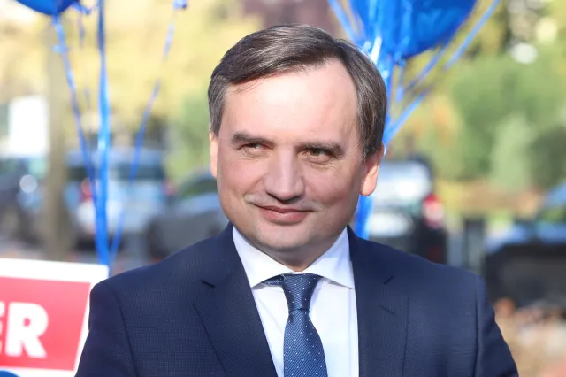 Ucieczka Zbigniewa Ziobry pogrąży PiS w wyborach? Jest najnowszy sondaż