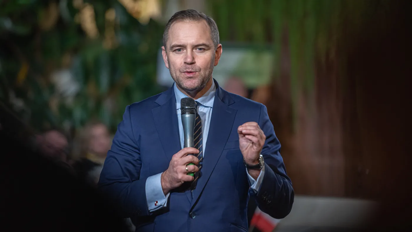 Kto zostanie ambasadorem w USA? Nowe rozmowy na linii Sikorski - Nawrocki