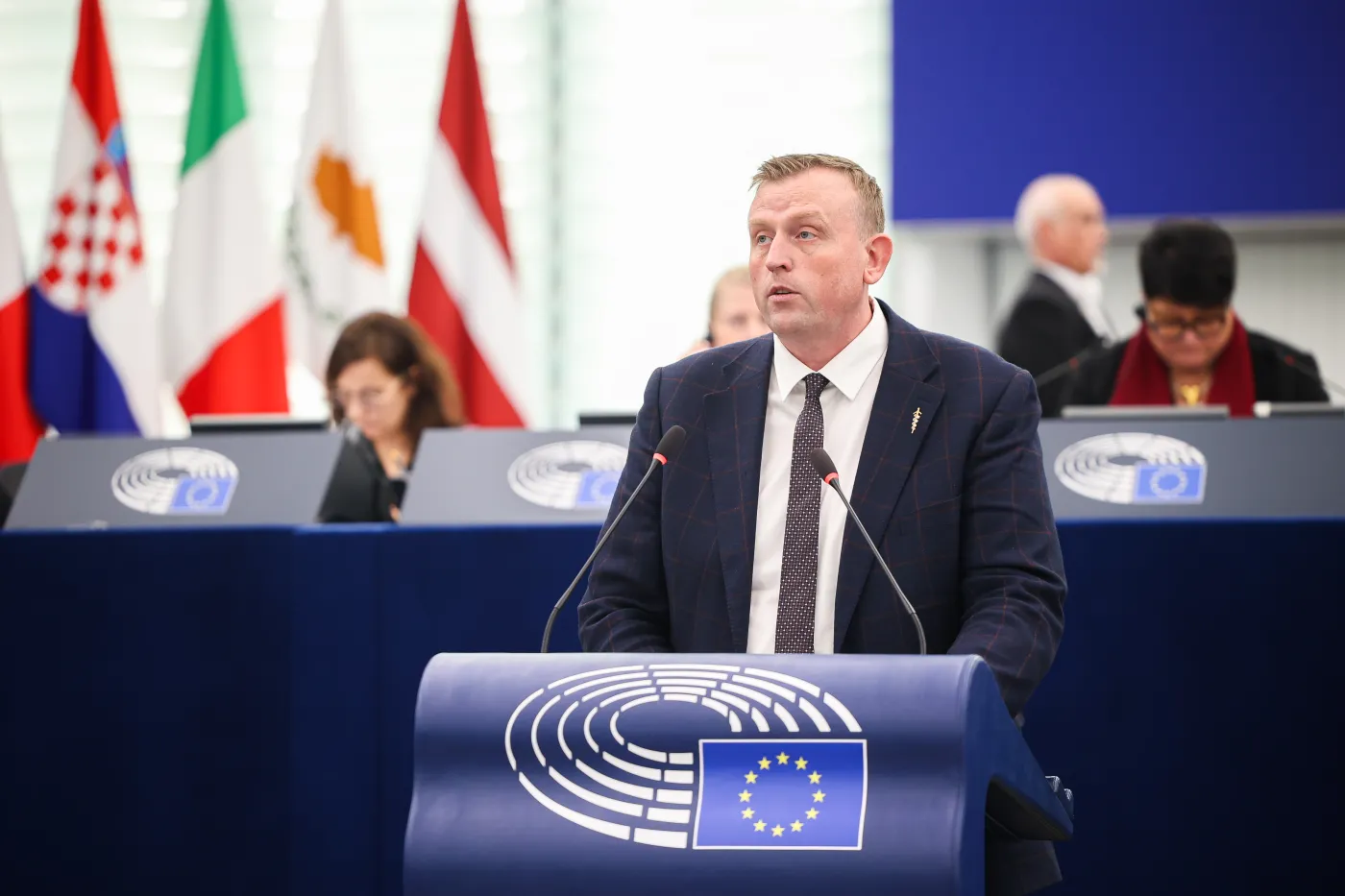 Kto chce pozbawić immunitetu europosła Konfederacji?