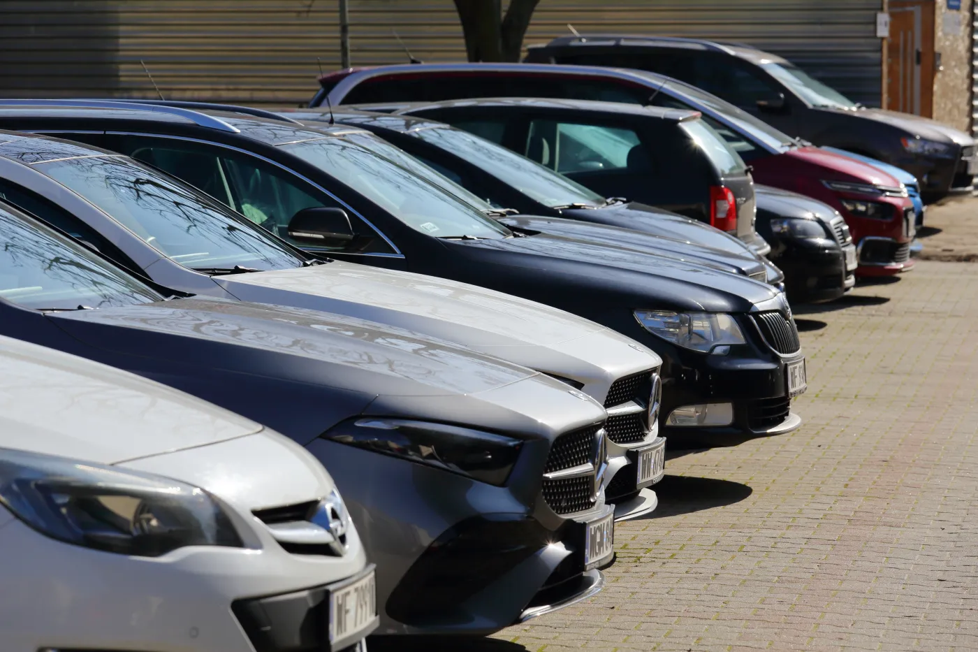 Auta osobowa na parkingu