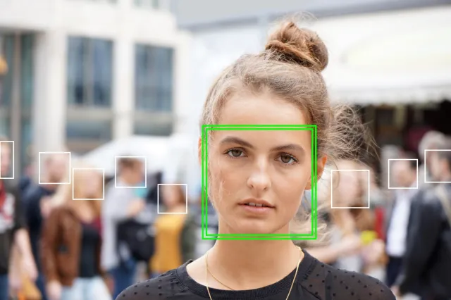 Roje AI sterują opiniami w sieci. Nowy mechanizm tworzy iluzję „większości”