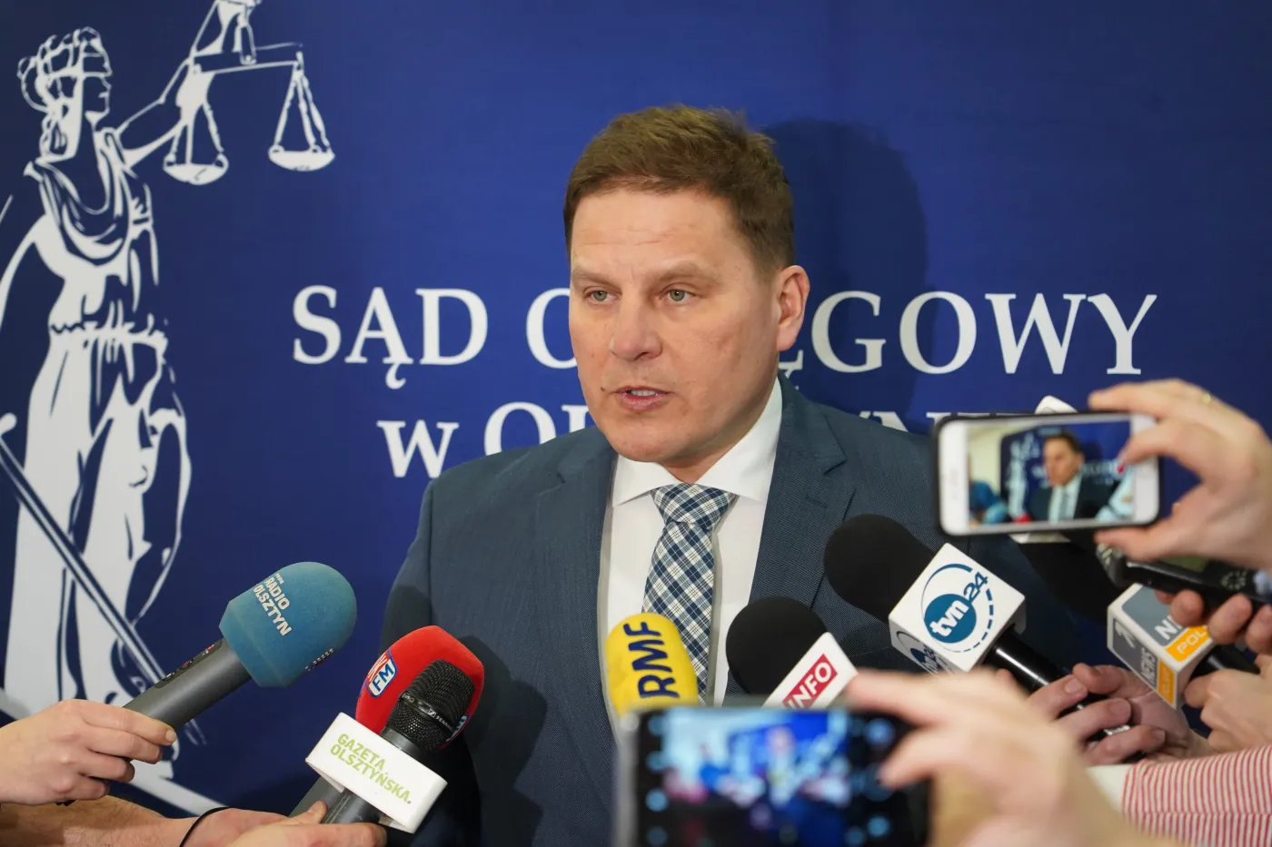 Rekordowa sprawa karna w Olsztynie: 1,6 tys. tomów akt przyjechało ciężarówką. "System nie jest gotowy"