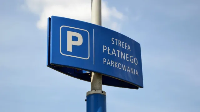 Czy rada może ustalić zerową stawkę za parkowanie dla pojazdów uprzywilejowanych?