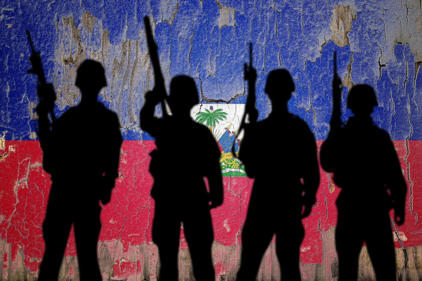 Żołnierze na tle narysowanej flagi Haiti