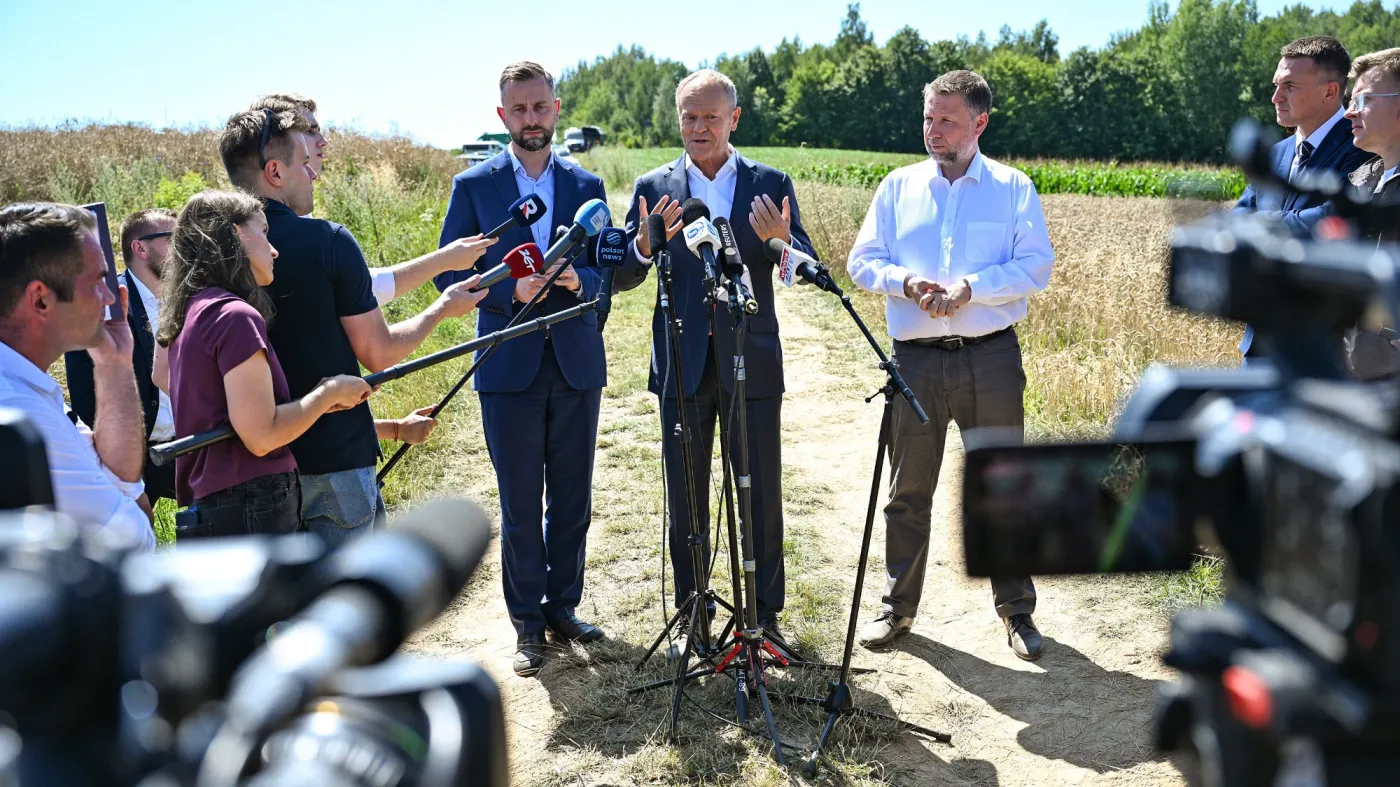 Tarnawa - Kolonia rakieta, premier Donald Tusk, szefowie MON i MSWiA - Władysław Kosiniak-Kamysz i Marcin Kierwiński