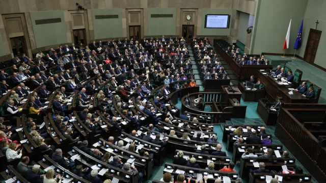 Wiek emerytalny 62 lata dla kobiet i mężczyzn? Sejm podjął decyzję. Teraz wszystko zależy od jednego