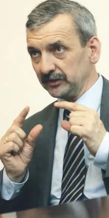 Według Sławomira Broniarza to nadmierna papierkomania i biurokracja. Fot. GP