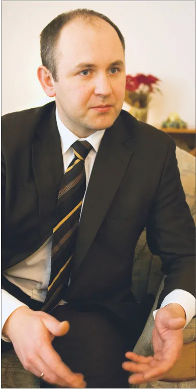 Jacek Sadowy, prezes Urzędu Zamówień Publicznych. Prawnik, absolwent Wydziału Prawa i Administracji Uniwersytetu im. Marii Curie-Skłodowskiej w Lublinie. Był naczelnikiem Wydziału Opinii Prawnych, Orzecznictwa i Spraw Sądowych w UZP, a także kierownikiem Działu Obsługi Prawnej w Fundacji Fundusz Współpracy