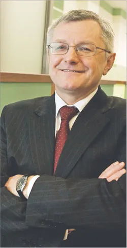 Robert Micał, absolwent Politechniki Białostockiej oraz Podyplomowego Studium Menedżerskiego Uniwersytetu Warszawskiego. Od 1982 roku w branży budowlanej, od 1998 roku zajmuje się działalnością deweloperską. Od 2002 roku w Grupie UNIBEP