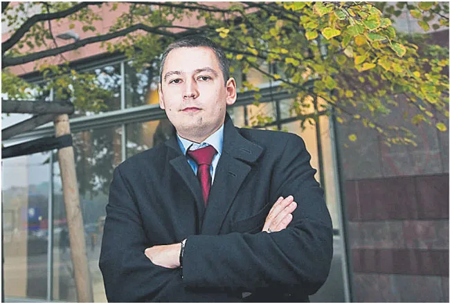 Maciej Hebda wyjechał na roczny bezpłatny urlop. Po powrocie do firmy awansował