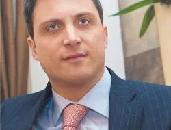 Kenneth Orchard, starszy analityk finansów państw, odpowiedzialny za region Europy Wschodniej, Środkowej, Bliski Wschód i Afrykę