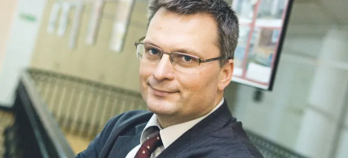 Marek Rymsza, doktor, socjolog, adiunkt w Instytucie Stosowanych Nauk Społecznych Uniwersytetu Warszawskiego, współpracuje też z Instytutem Spraw Publicznych. Specjalizuje się w problematyce polityki społecznej i organizacji pozarządowych