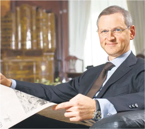 Cezary Stypułkowski wraca do kraju z Londynu. Bank nie podaje powodów odejścia Mariusza Grendowicza