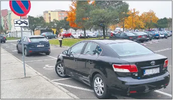 Limuzyna Grzegorza Schetyny zaparkowała na miejscu dla niepełnosprawnych