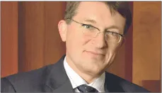 Kiedy pracownik nabywa prawo do dłuższego urlopu wypoczynkowego