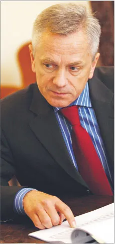 Adam Rapacki: Trudno, aby społeczeństwo dalej tolerowało 35-letnich funkcjonariuszy na emeryturze