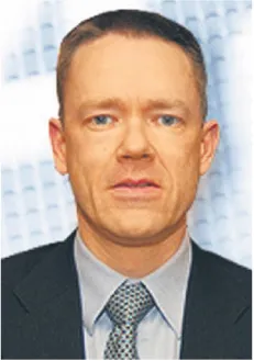 Christian Tegllund Blaabjerg jest głównym strategiem rynków akcji duńskiego banku inwestycyjnego Saxo Bank. Odpowiada za wdrażanie krótko- i długookresowych modeli inwestycyjnych