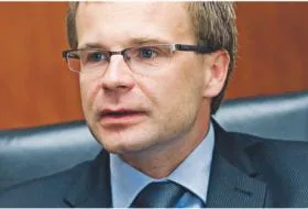 Sama reguła wydatkowa nie przyniesie nam spadku deficytu, jeśli wzrost PKB będzie niższy od oczekiwanego lub nie uda się prywatyzacja – mówi Ludwik Kotecki
